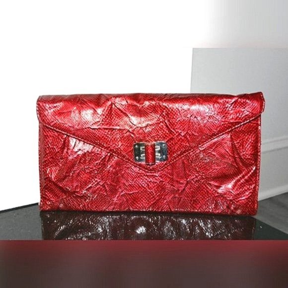 WHITE HOUSE BLACK MARKET // Envelope Clutch